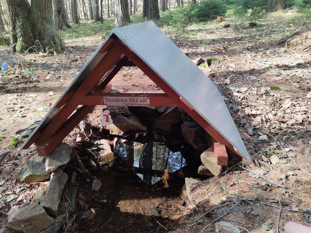 studánka Bílá zář (82) - duben 2024