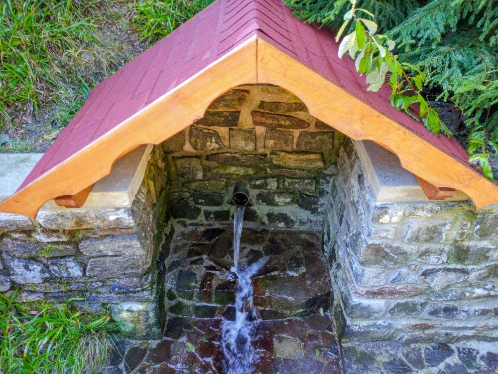 studánka Traverz pod Klínovcem (1324) - říjen 2024