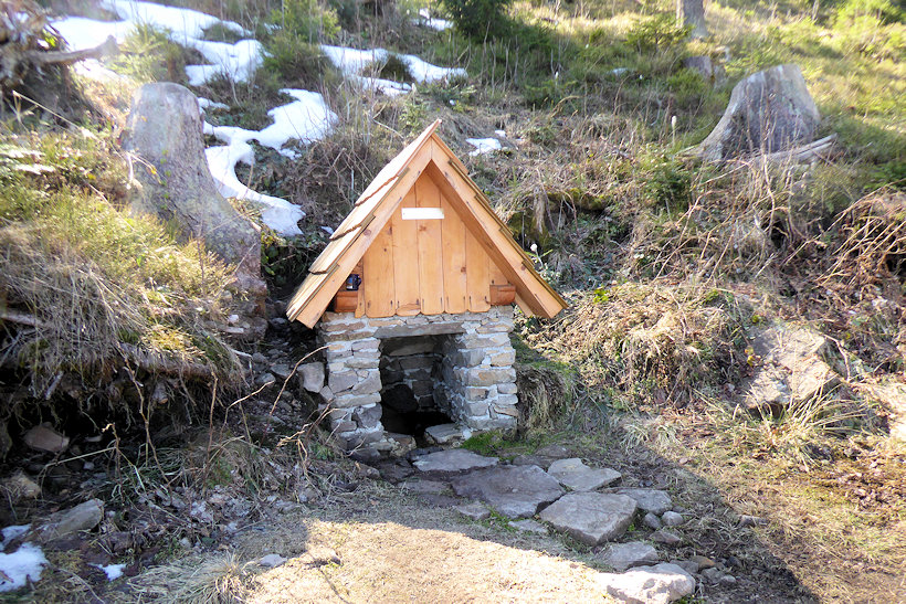 studánka Pod Osikovou (1482) - duben 2020