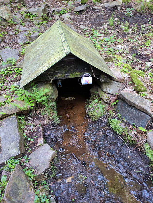 studánka Fabiánův pramen (557) - květen 2023