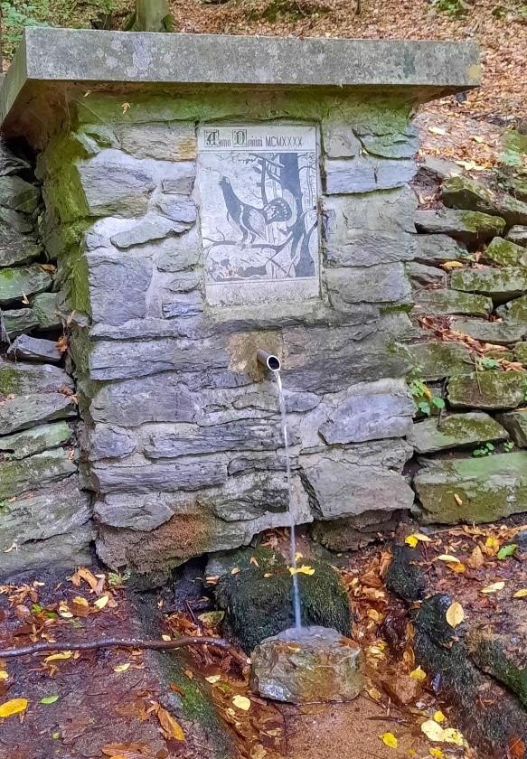 studánka U Tetřeva (695) - září 2023