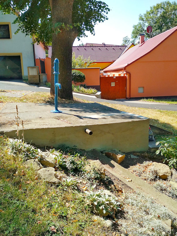 studna bez jména (14527) - srpen 2022