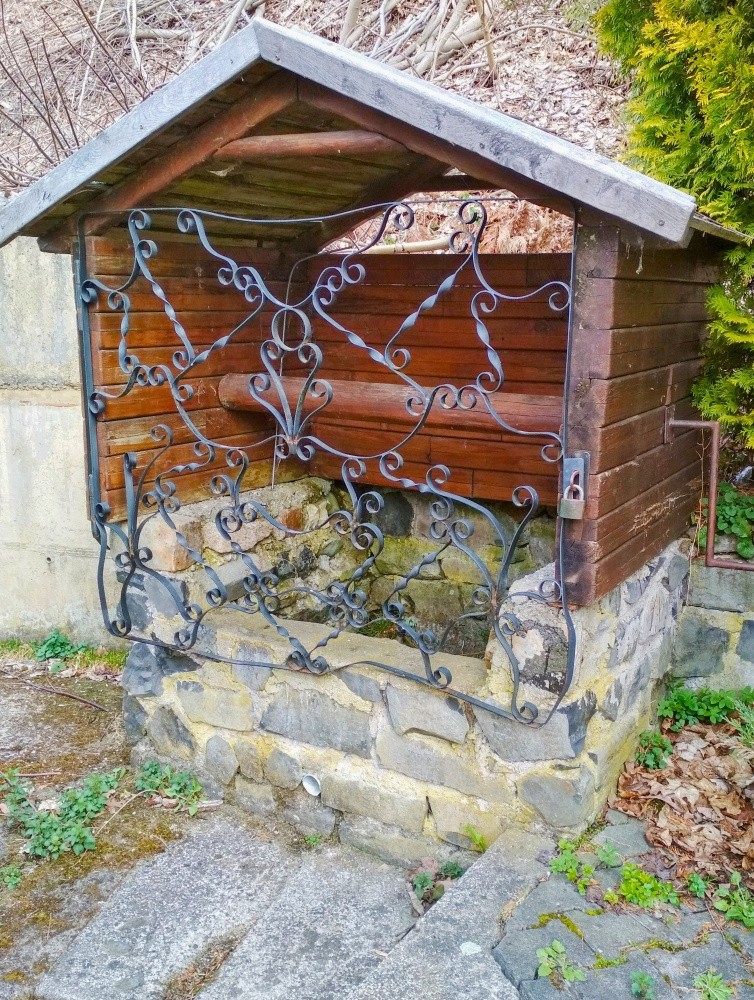 studánka Loučky (15426) - duben 2025