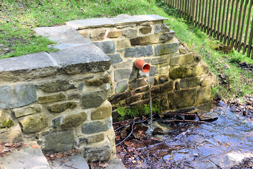 studánka Studna U Svěcené (1591) - květen 2023