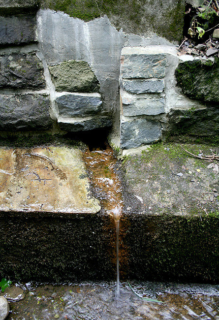 studánka Pod viaduktem (2106) - říjen 2009
