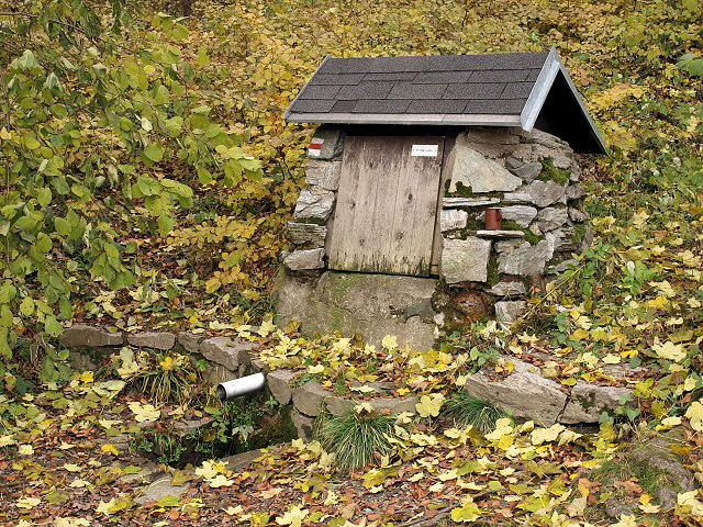 studánka Pod Velkým Vápenným (2232) - listopad 2009