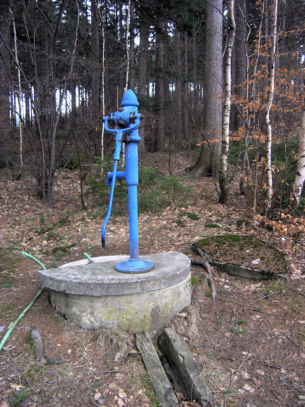 studna bez jména (2947) - duben 2010