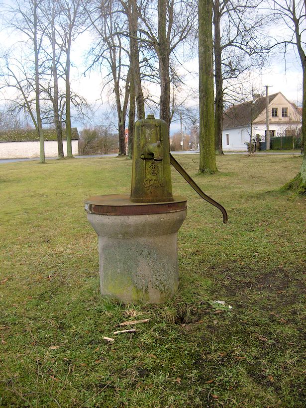 studna bez jména (2987) - duben 2010