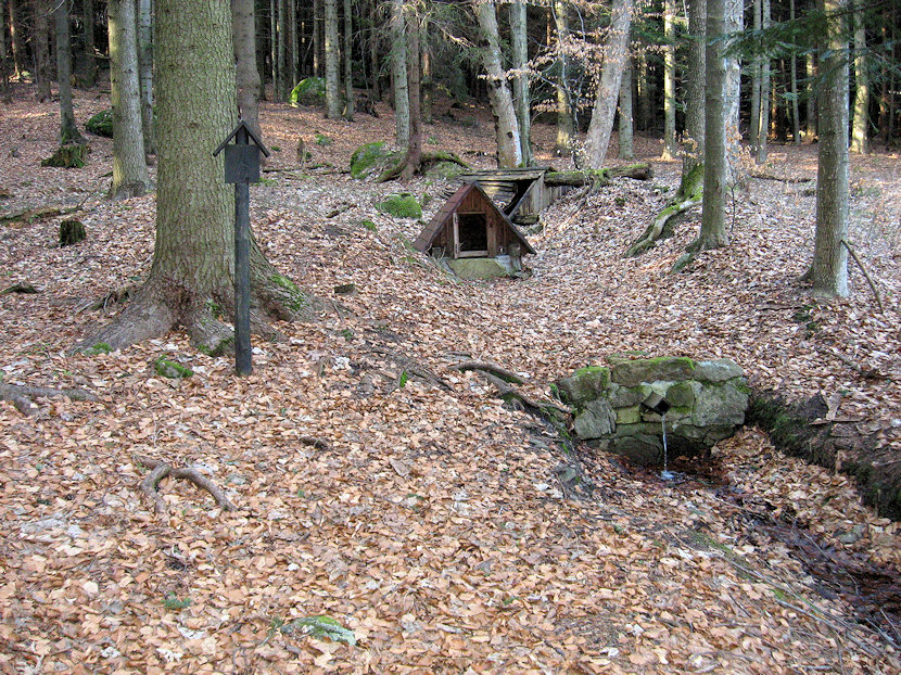 studánka Pramen sv. Filipa Benitia (3018) - duben 2010