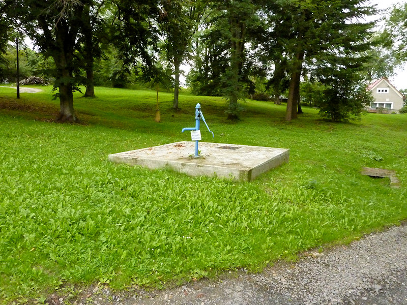 obecní studna v Martinově (3839) - srpen 2010