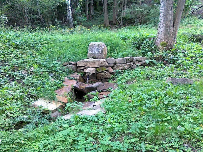 studánka Pod Ostrou horou (3962) - září 2010
