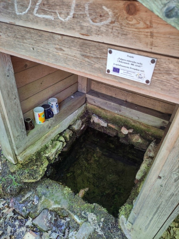 studánka U Pískovny (4160) - červen 2023