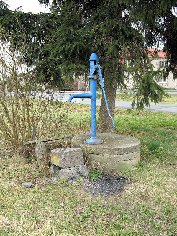 studna bez jména (4493) - duben 2011