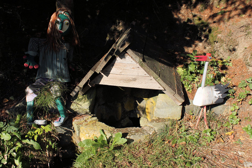 studánka Pod Bílým křížem (5121) - říjen 2011