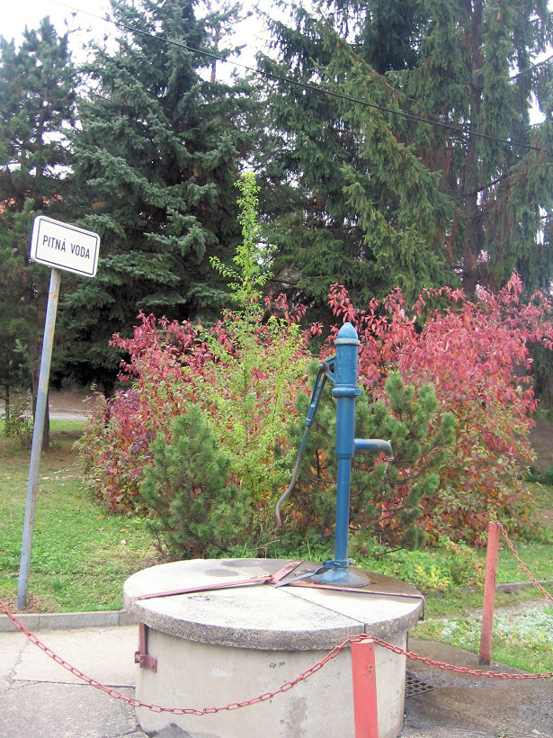 Obecní studna Krumsín (5134) - říjen 2011