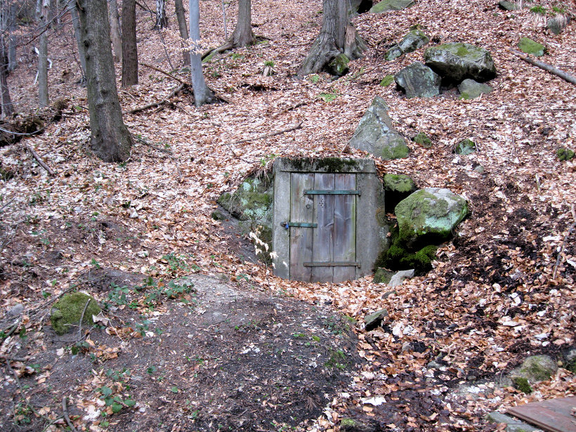 studánka Pod skalou (5532) - duben 2012