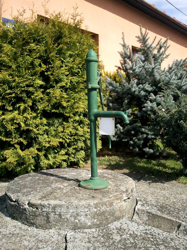 studna bez jména (5586) - duben 2012