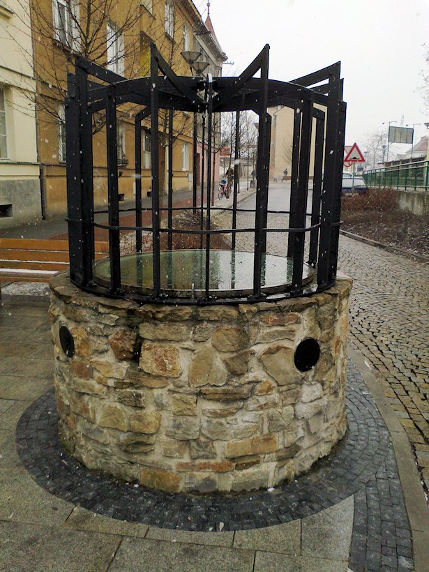 studna bez jména (5874) - červenec 2012