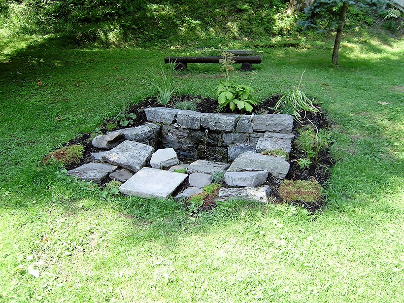 studánka Svatomariánský pramen (5919) - srpen 2012