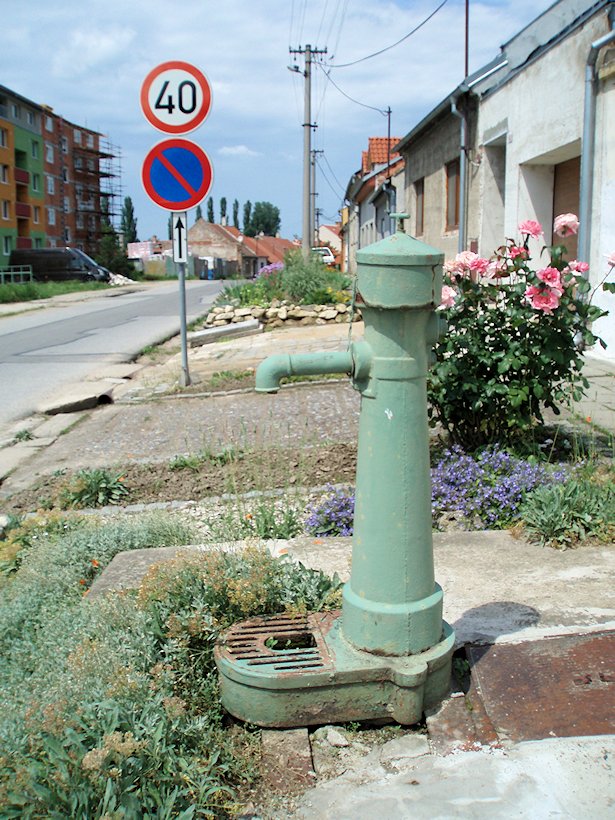 studna bez jména (6975) - červen 2013