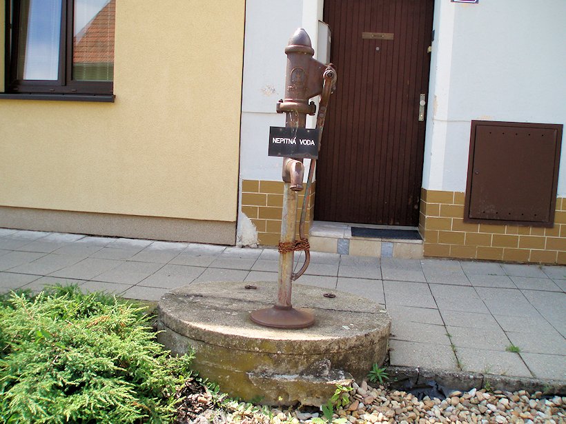 studna bez jména (6978) - červen 2013
