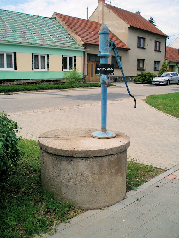 studna bez jména (6981) - červen 2013