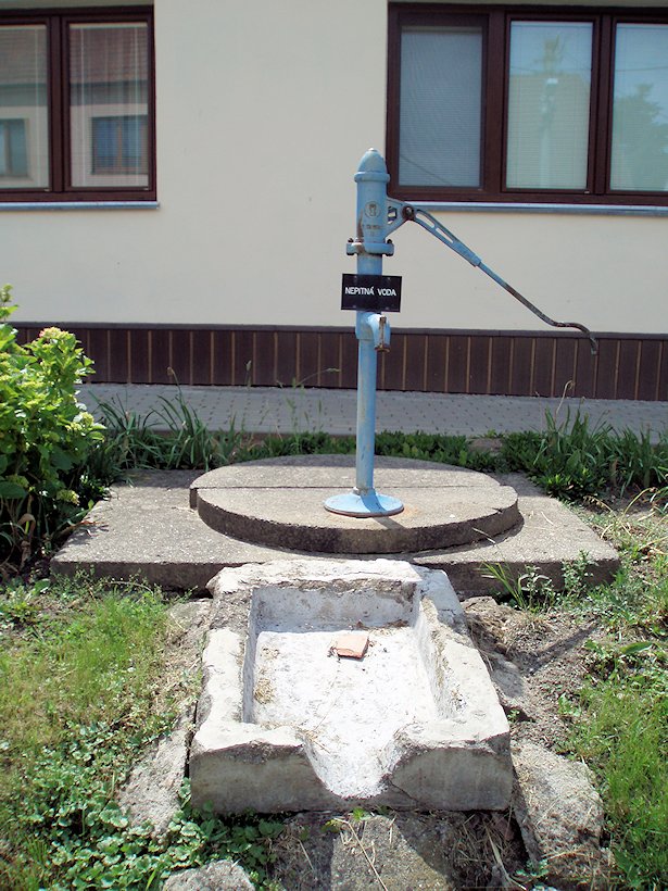 studna bez jména (6982) - červen 2013