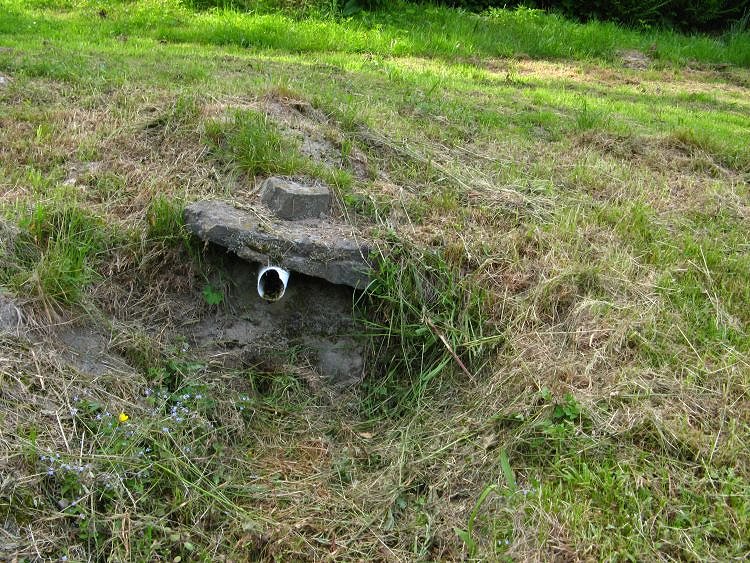 Pramen pod člověčím (7368) - srpen 2013