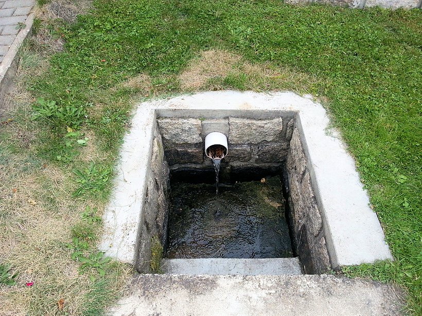 studánka U domova důchodců (7425) - srpen 2013