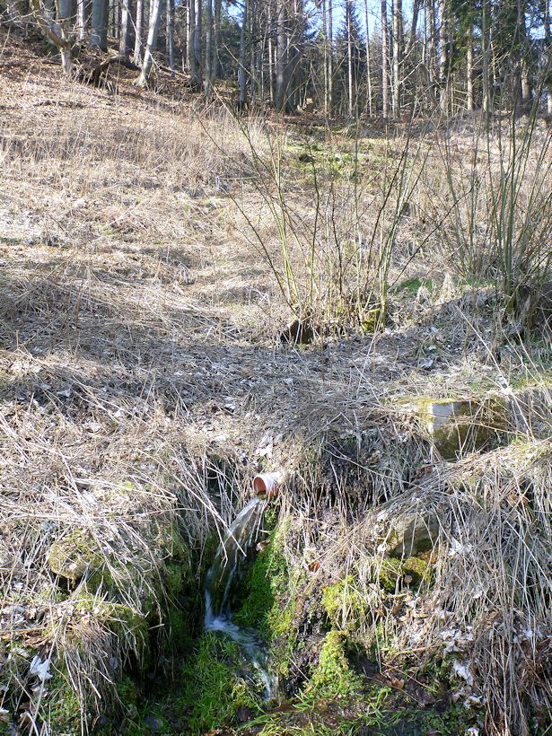 pramen U třech chat (8153) - březen 2014