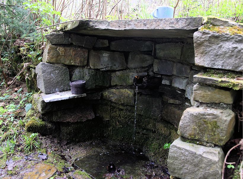 studánka Shangri-la (8319) - duben 2014