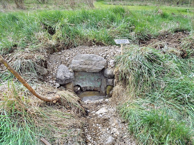 Studánka Klekní (8351) - duben 2014
