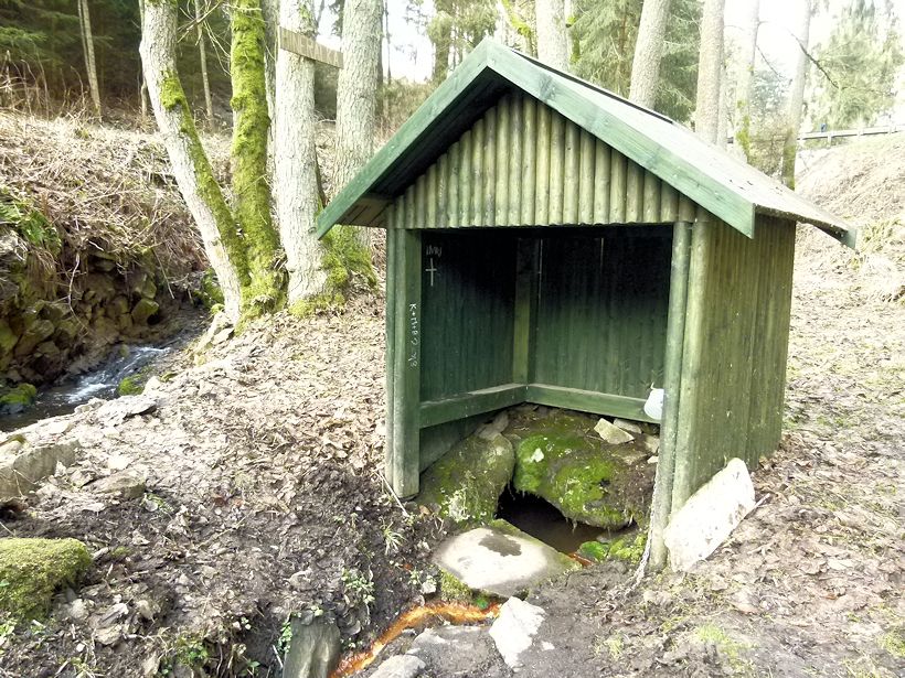 studánka Koňský pramen (8378) - duben 2014