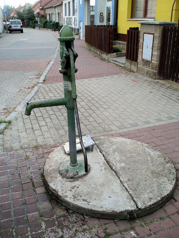 studna bez jména (8746) - červen 2014