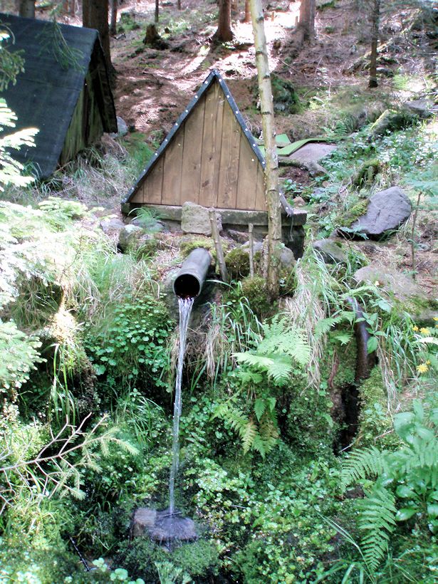 studánka Třináctý pramen (8818) - červenec 2014