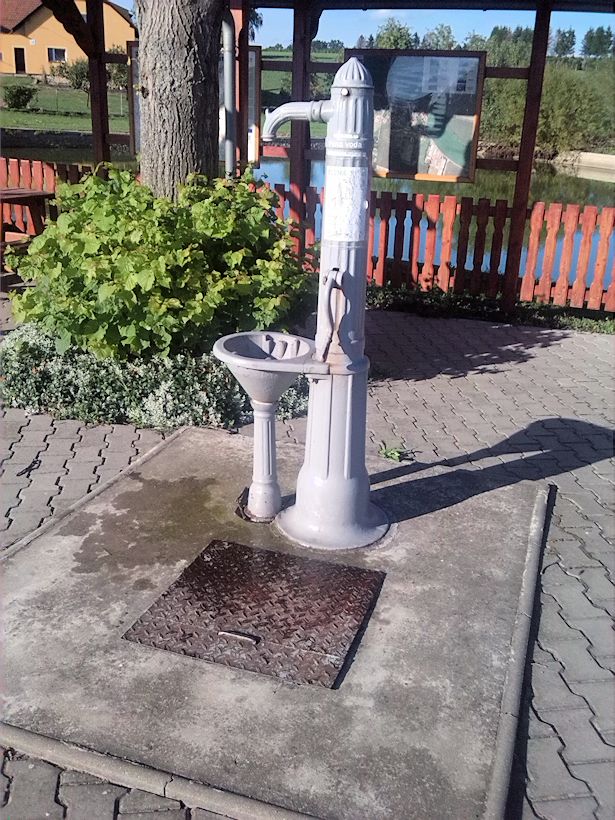 studna Na návsi (10117) - září 2015