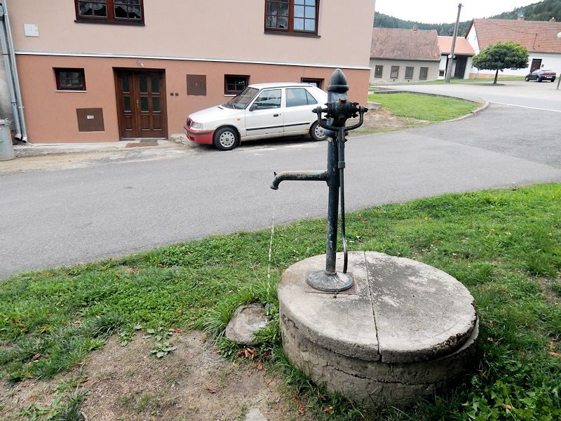 studna U kostela (10178) - říjen 2015