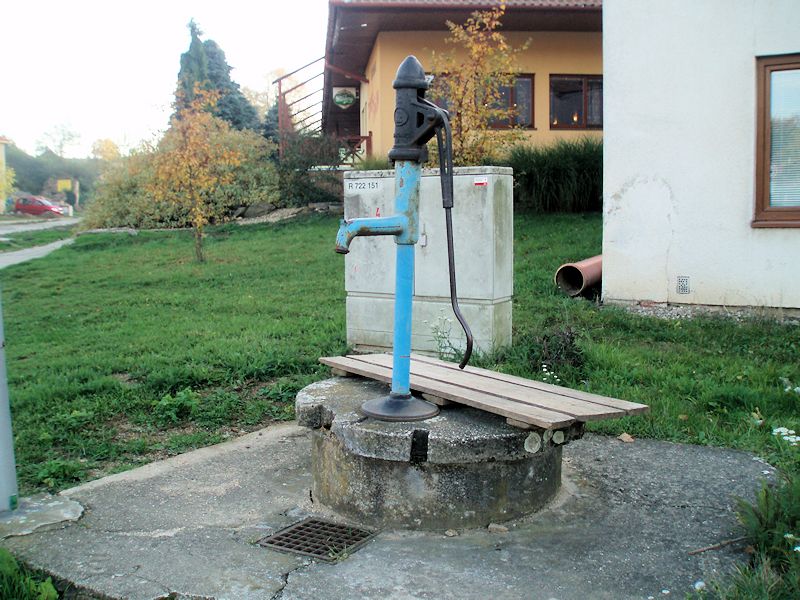 studna bez jména (10217) - říjen 2015
