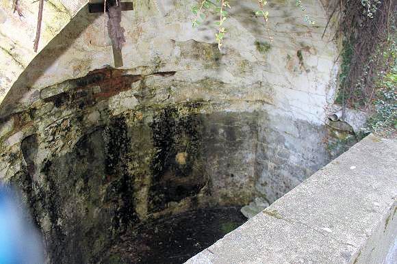 studánka Na Gruntu (9713) - duben 2015