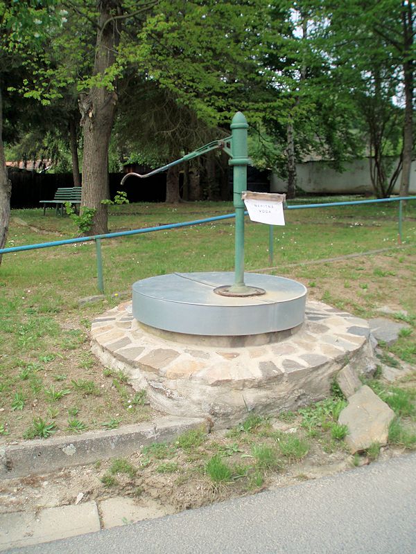 studna bez jména (9773) - květen 2015