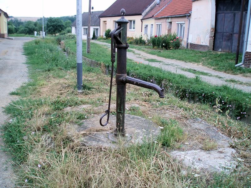 studna bez jména (9975) - červenec 2015