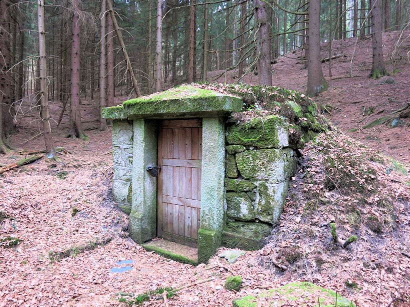 studánka Lesní 1 (10545) - duben 2016