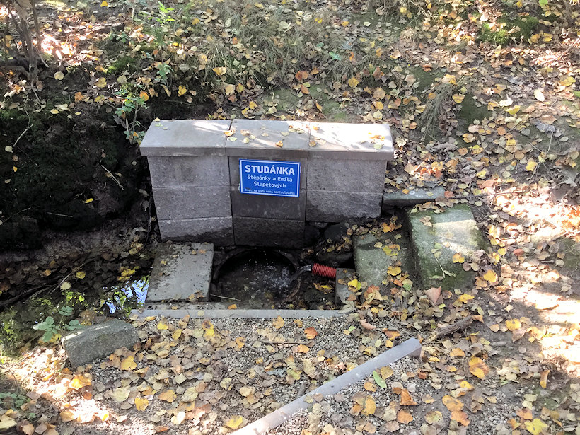 studánka Štěpánky a Emila Šlapetových (11733) - říjen 2017