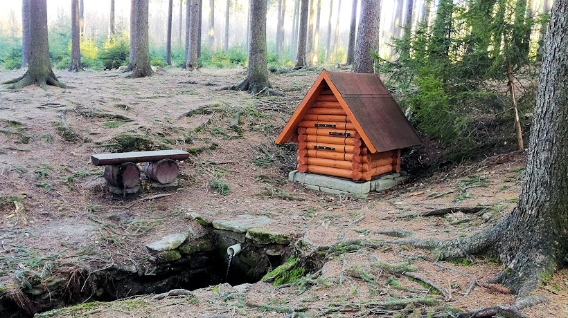 studánka Hájenka (11937) - duben 2018