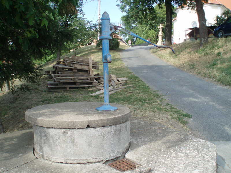 studna bez jména (12172) - listopad -0001