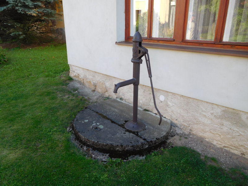 studna bez jména (12886) - srpen 2019