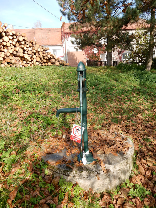 studna Na návsi (13047) - říjen 2019